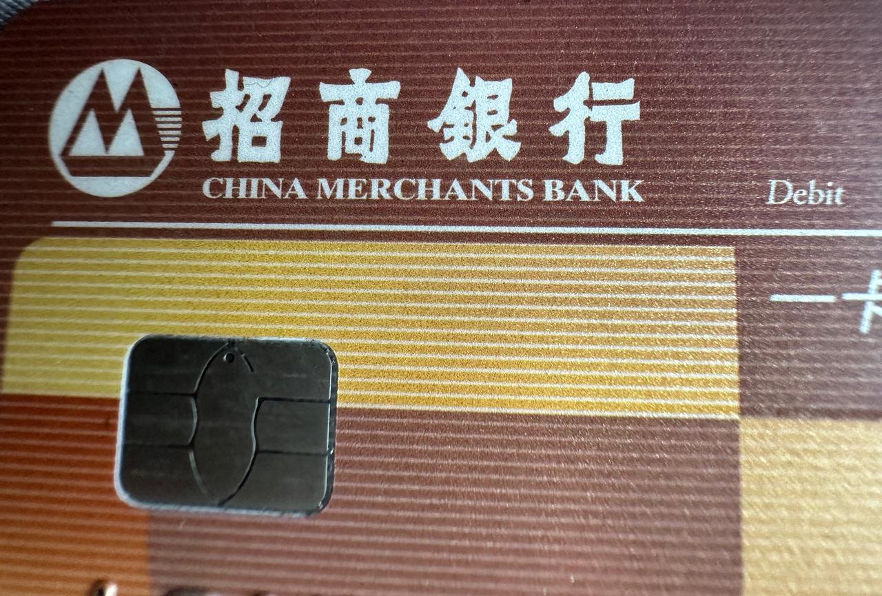 十大“金饭碗”职业排行榜：第十名：事业单位第九名：中小学教师第八名：公务员