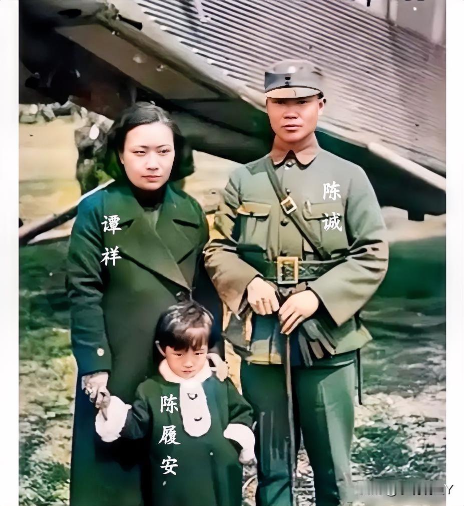 这才是陈诚年轻时的真实样貌，都看看吧！这可不是演员扮演的，而是货真价实的真品，面