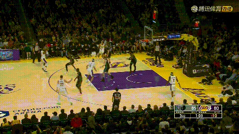 我真的要怒喷湖人巨星詹姆斯，他的失误真是太离谱低级了！在今天湖人主场迎战灰熊的比