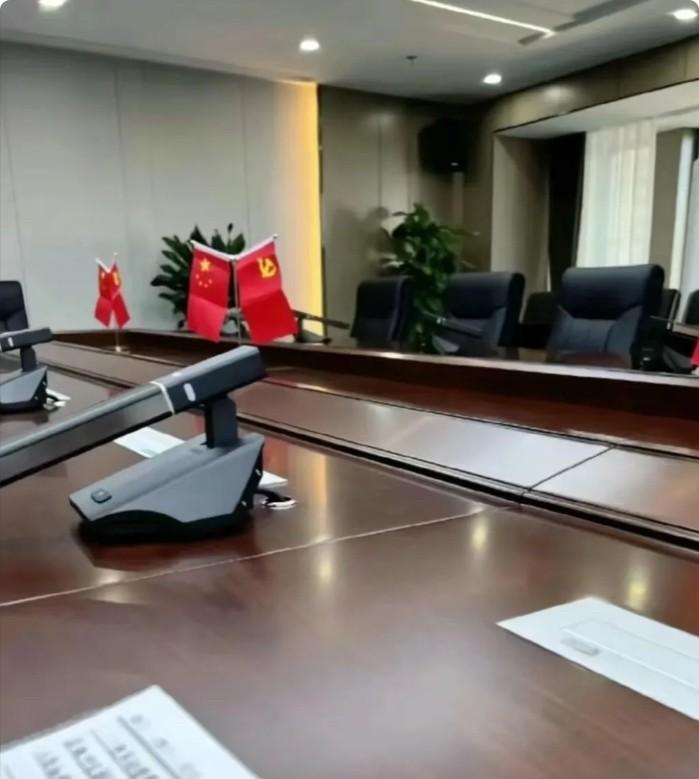我曾被纪委调查，那是一个令人难忘的经历。某个周日中午，领导打电话让我去市府办一趟