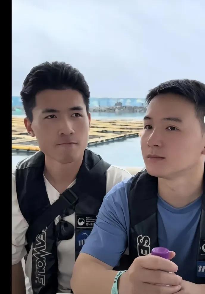 曾经最好的一对战友，牛奶霸霸做梦也没想到谢浩男会成为他的老板。表面上是谢浩男照