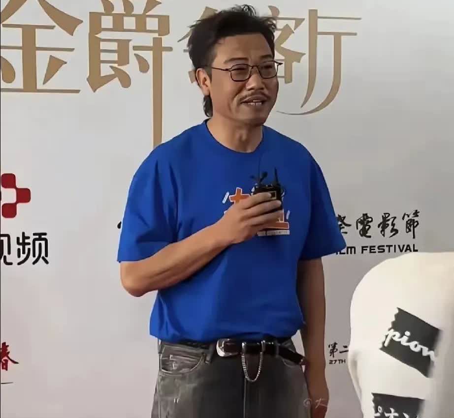 这位快速减肥减了40多斤以后，人确实瘦了，但是这精神状态，感觉没那么