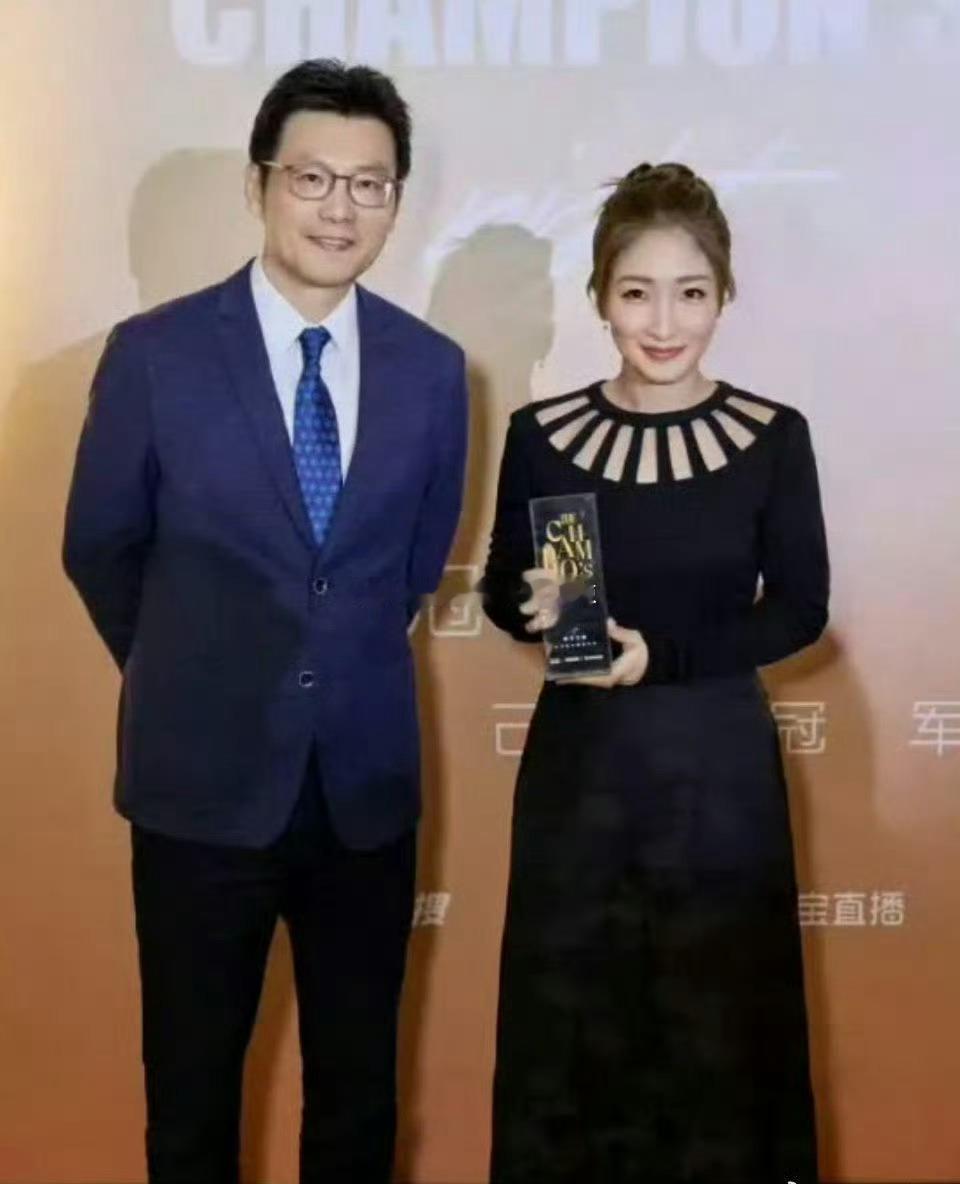 当33岁刘诗雯和21岁谷爱凌同框，我才知道颜值在气质面前不值一提