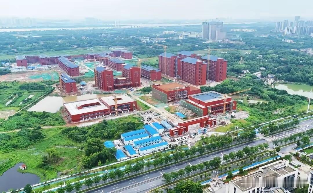 即将开学！湖南大学新校区落户长株潭融城板块！目前湖南大学科创港校区基本建成，学