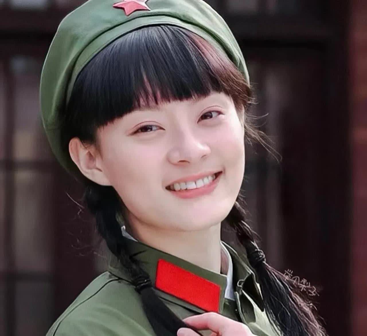 孙俪接受采访：我以前在部队的时候，有一次参加全军汇演。那时候领导因为我个子小