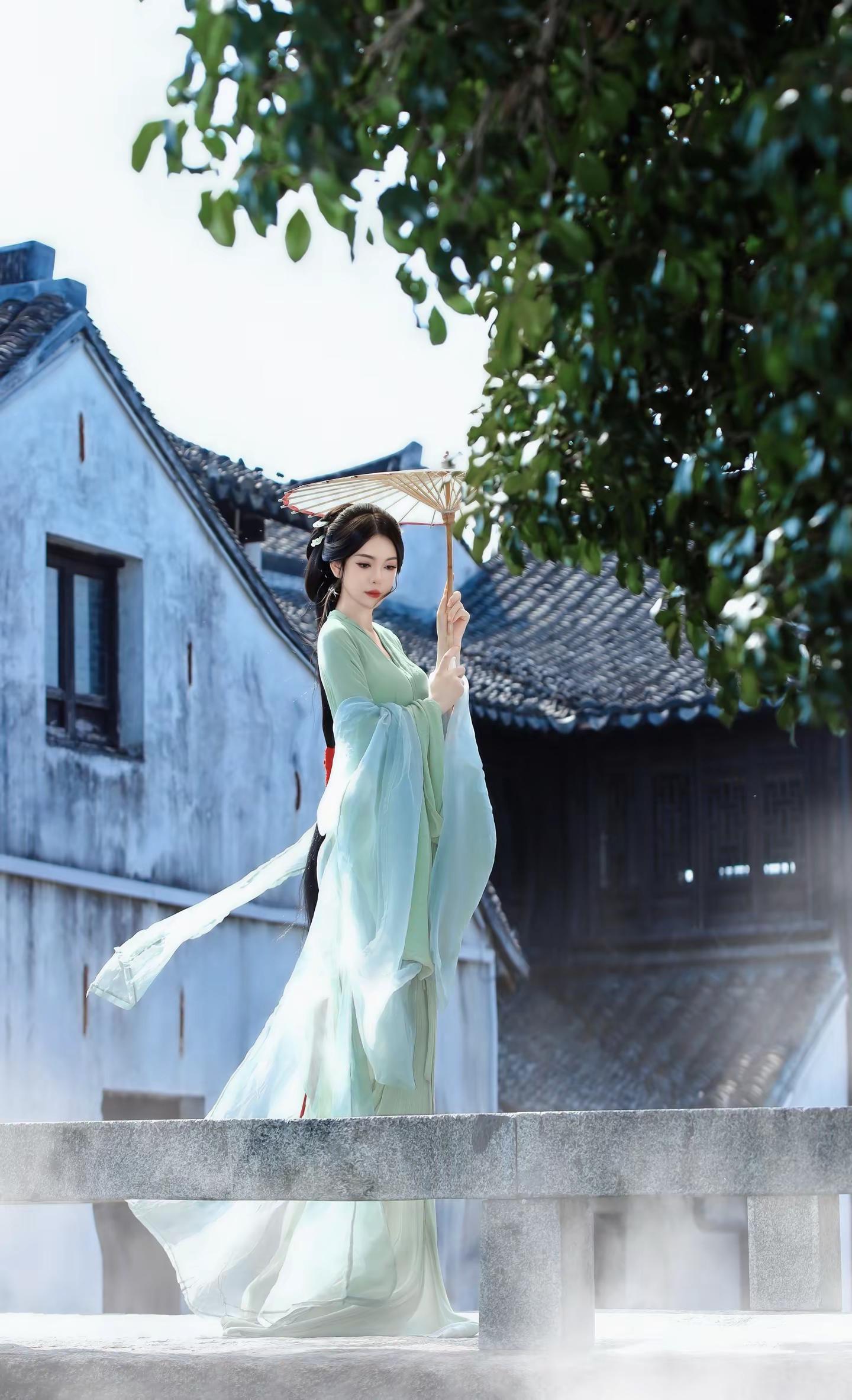 你说雨后重逢于是我决心走出雨季。