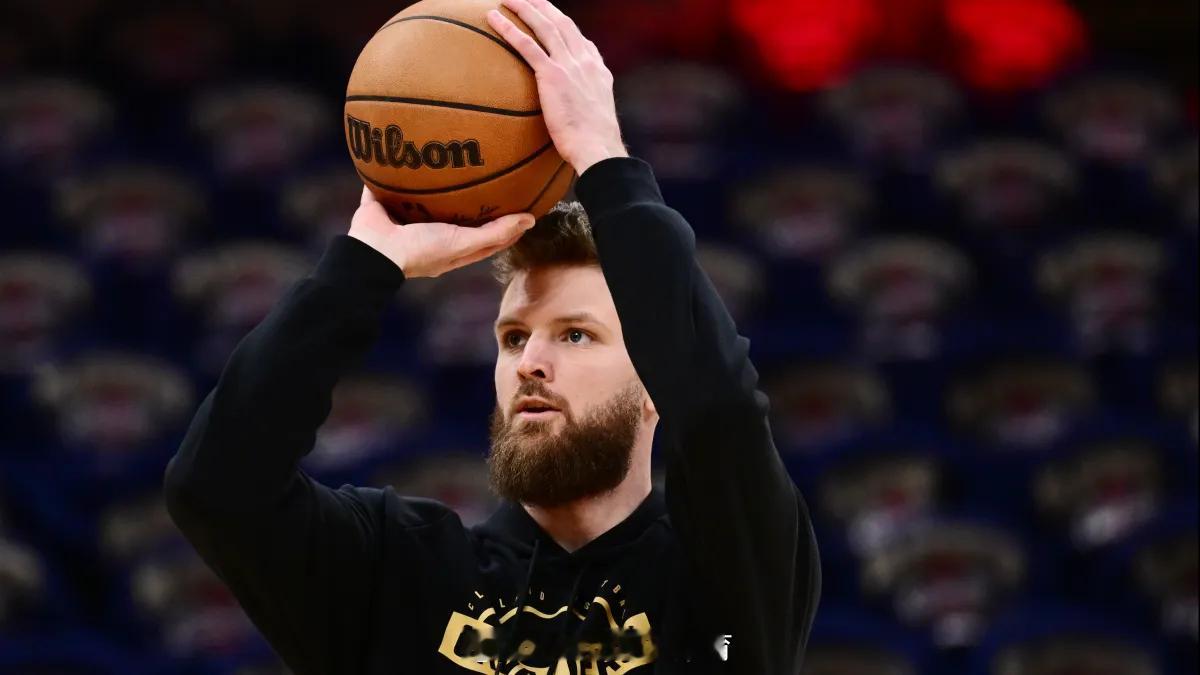 🏀马克西训练营第二天，把新援们挨个夸了一遍，轮到迪恩·韦德直接开吹训练营才两天，马克西已经给韦德安