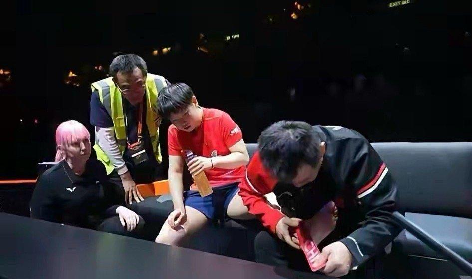 莎莎罕见医疗暂停！左脚脚腕受伤！球迷心疼，都说退了吧！退了又能怎样？左腿使不上劲