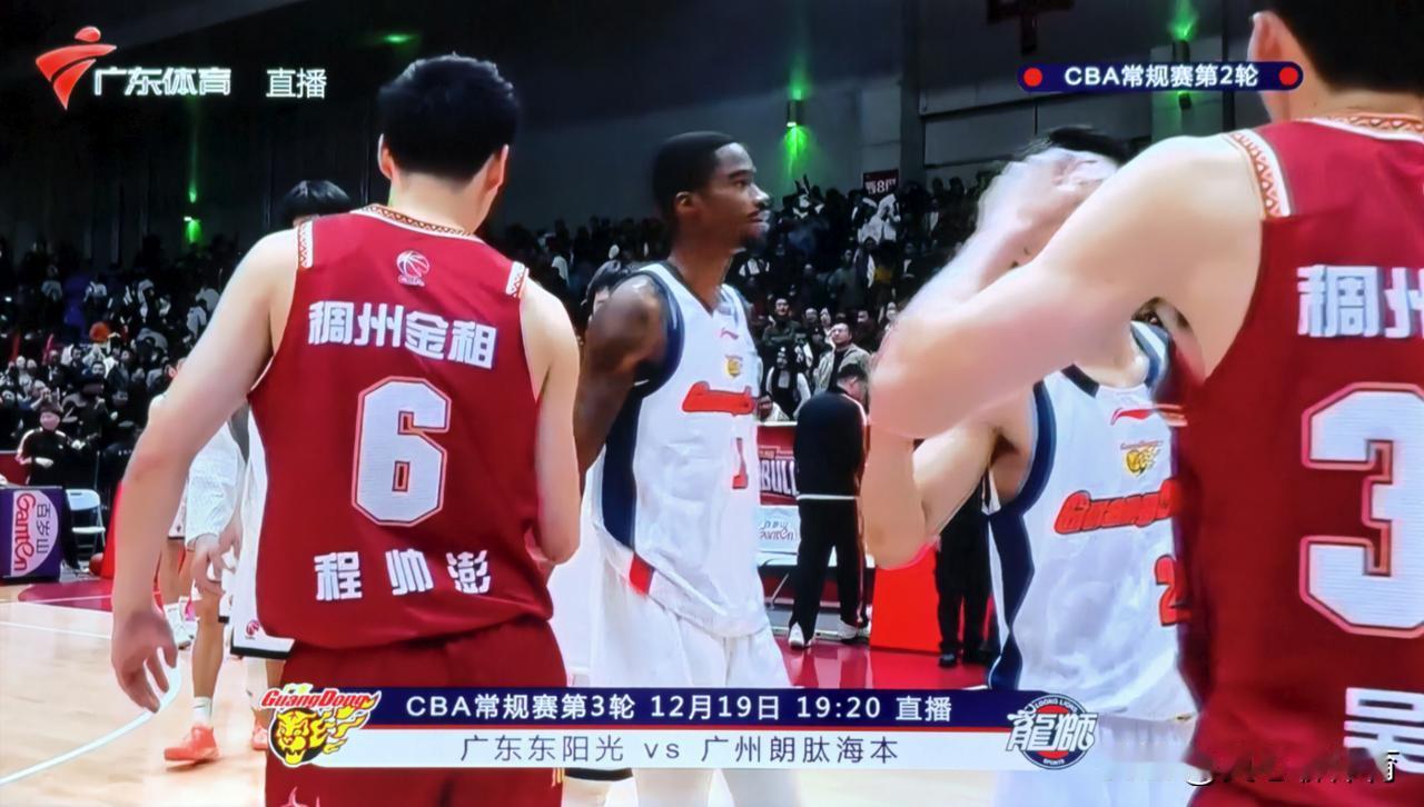 杜峰和朱芳雨有没有感到一丝后悔呢?引进了年迈的萨林杰后，第四外援居然不是强力中