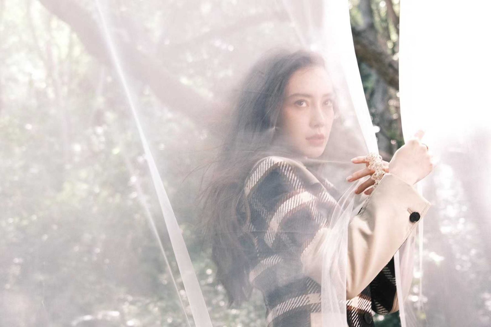 angelababyangelababy在彼此江南烟雨里种下玫瑰，在信仰与黎
