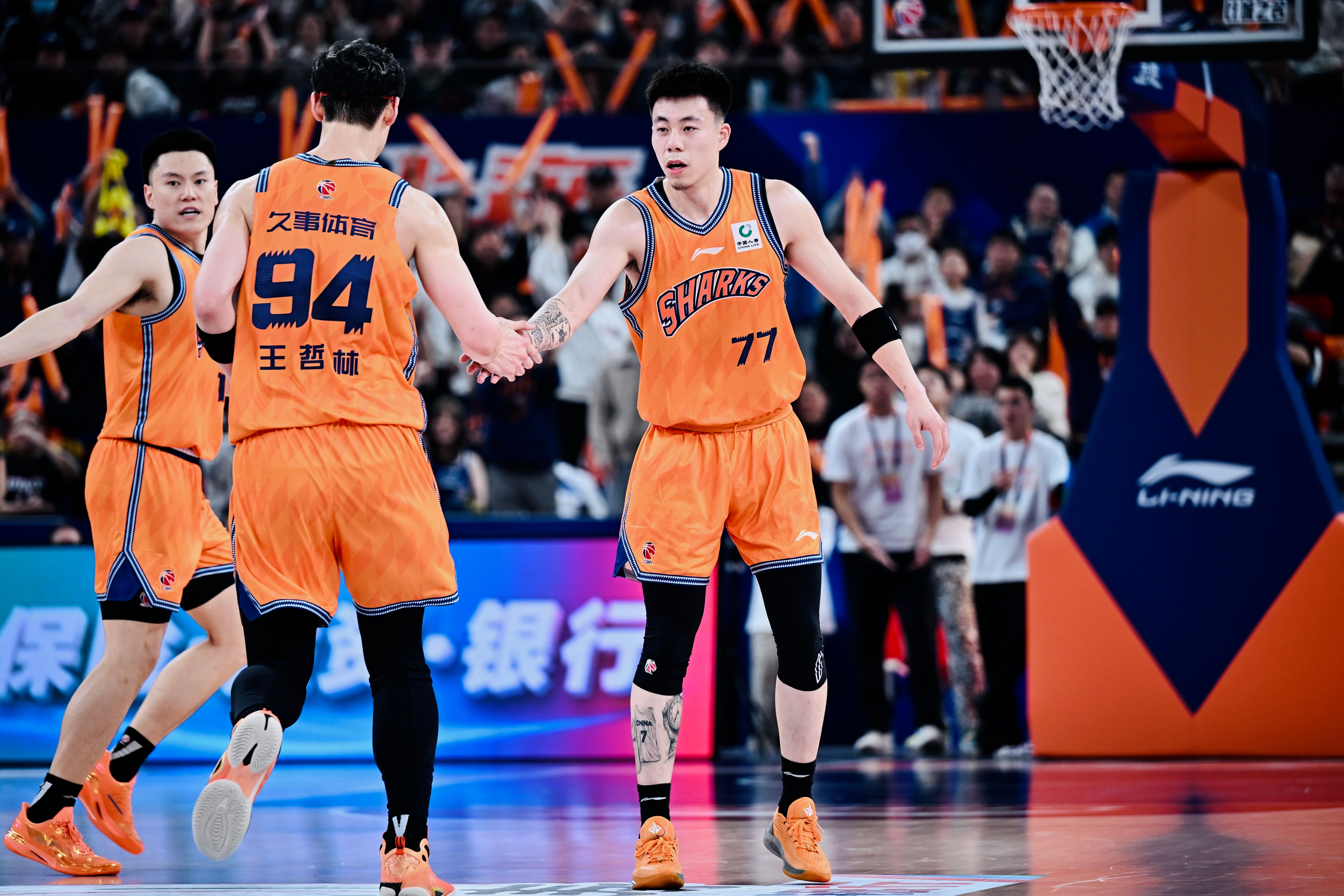 东方体育：你有提到张镇麟，他是这个赛季球队非常重要的一笔引援。实际上你们两个的经