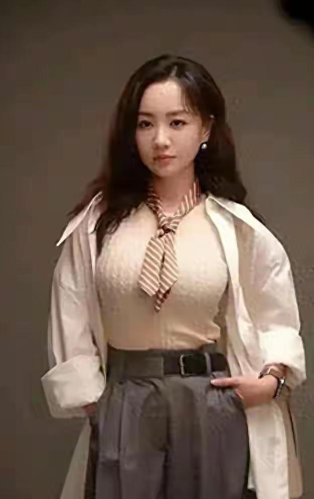 不得不说，杨蓉的身材也太绝了吧，都四十多岁了体型还这么完美​​​