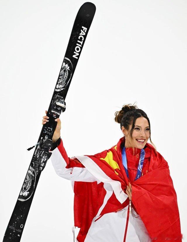 谷爱凌U型场地数据近乎完美天花板级发挥！谷爱凌U型场地数据拉满。高度、难度、完成