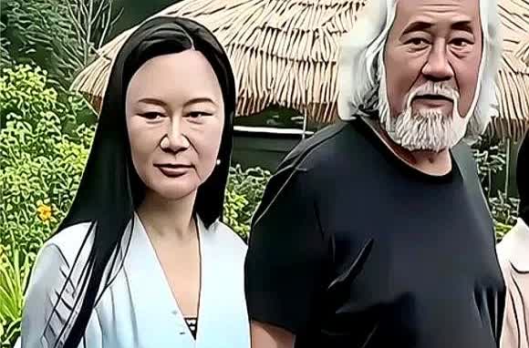 张纪中的小娇妻也不娇了，曾经像玫瑰花一样的女人，为了张纪中生儿育女，为了柴米油盐