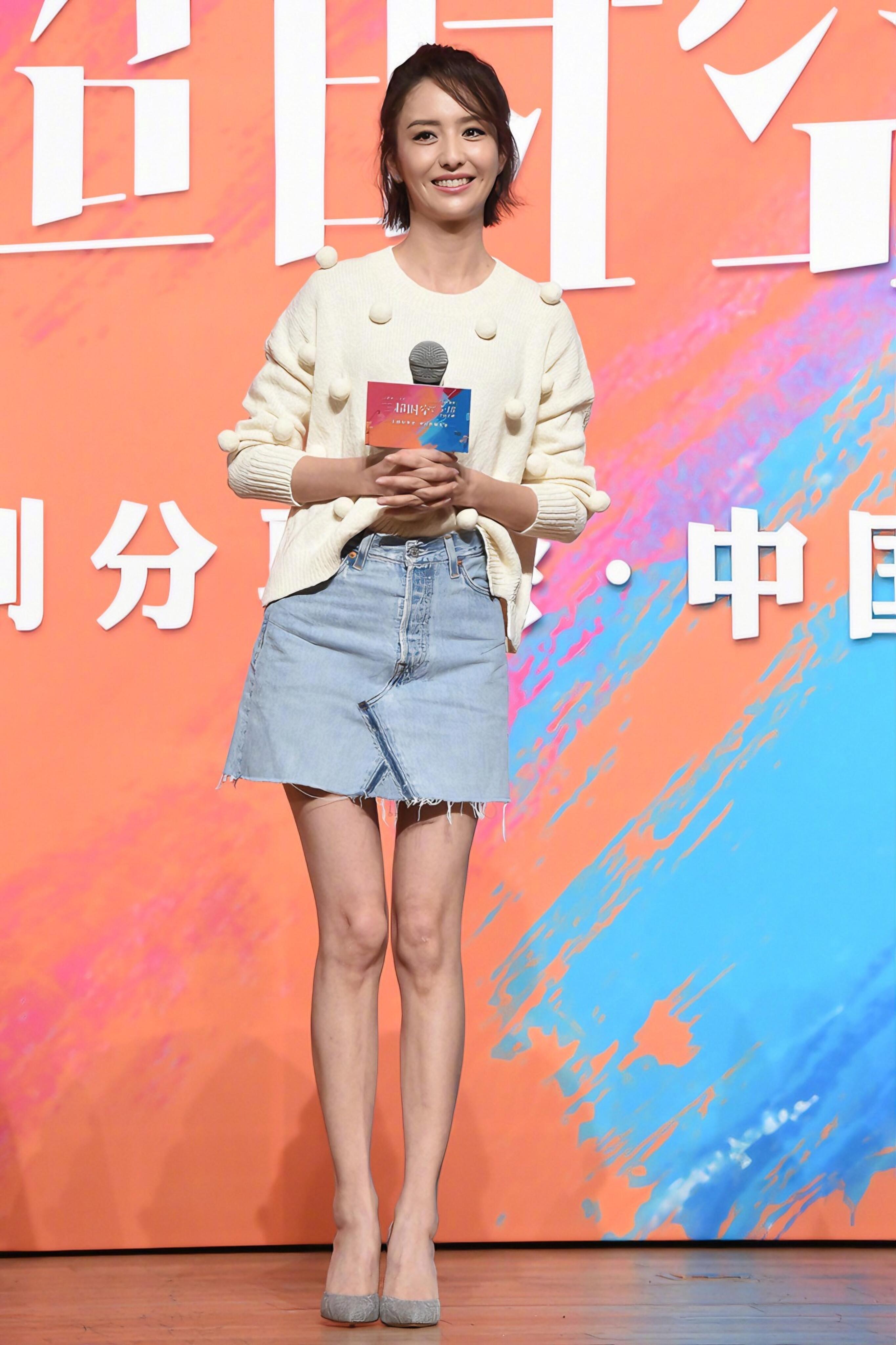 佟丽娅这年纪身材好白