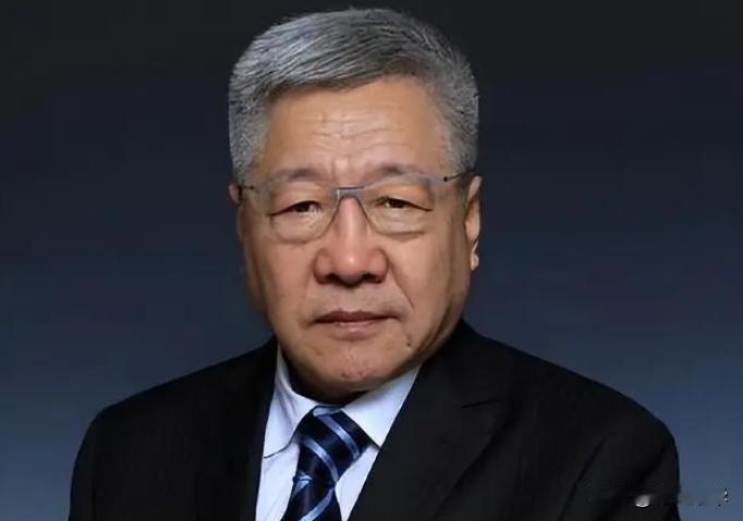 郑秉文又上热搜了。 这位71岁的中国社科院世界社保研究中心主任，研究了一辈子