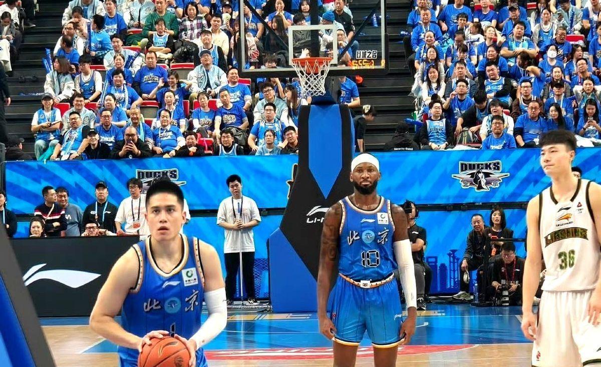 裁判要失业了。AI正在接管CBA的哨子。刚刚看完篮协发布的误判解析视频，后背