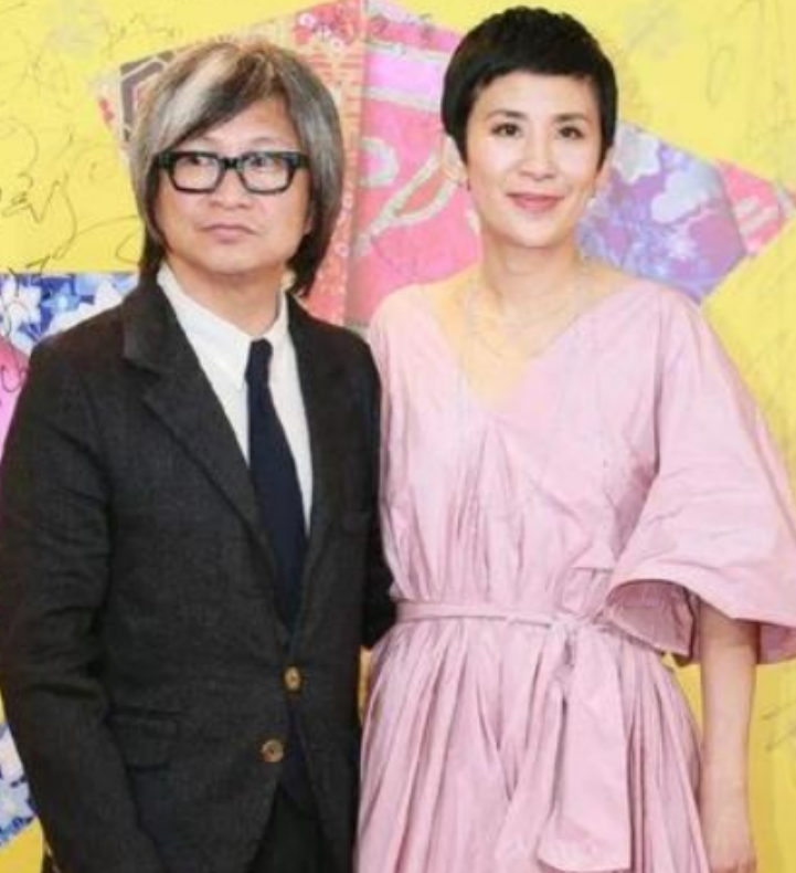 吴君如40岁时怀孕了，记者问陈可辛：“你要当爸爸了，开心吗？”他说：“这孩子不一