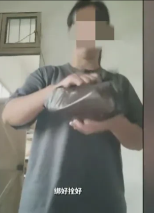 浙江桐庐，女子离婚后，3个孩子扔给前夫照顾，51岁时她不甘寂寞，跟一男子网恋，一