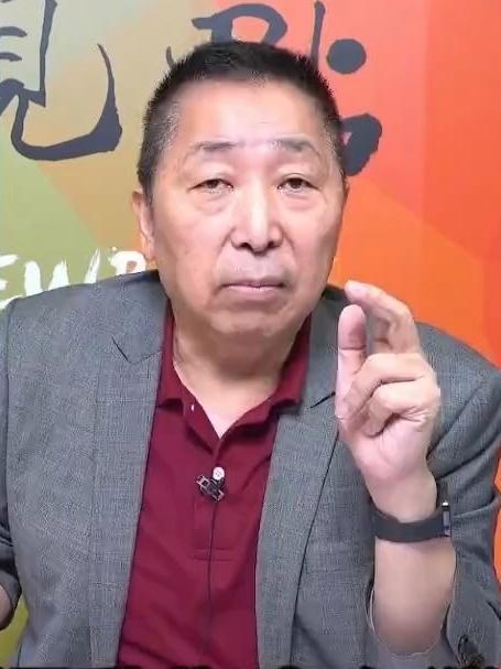 唐湘龙说了，今天造成大陆军舰军机绕台演习的局面是民进党造成的，直接把锅甩了一个干