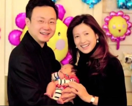 2017年，著名主持人刚强向春妮求婚，春妮表示：“结婚可以，但是咱先说好，我不会