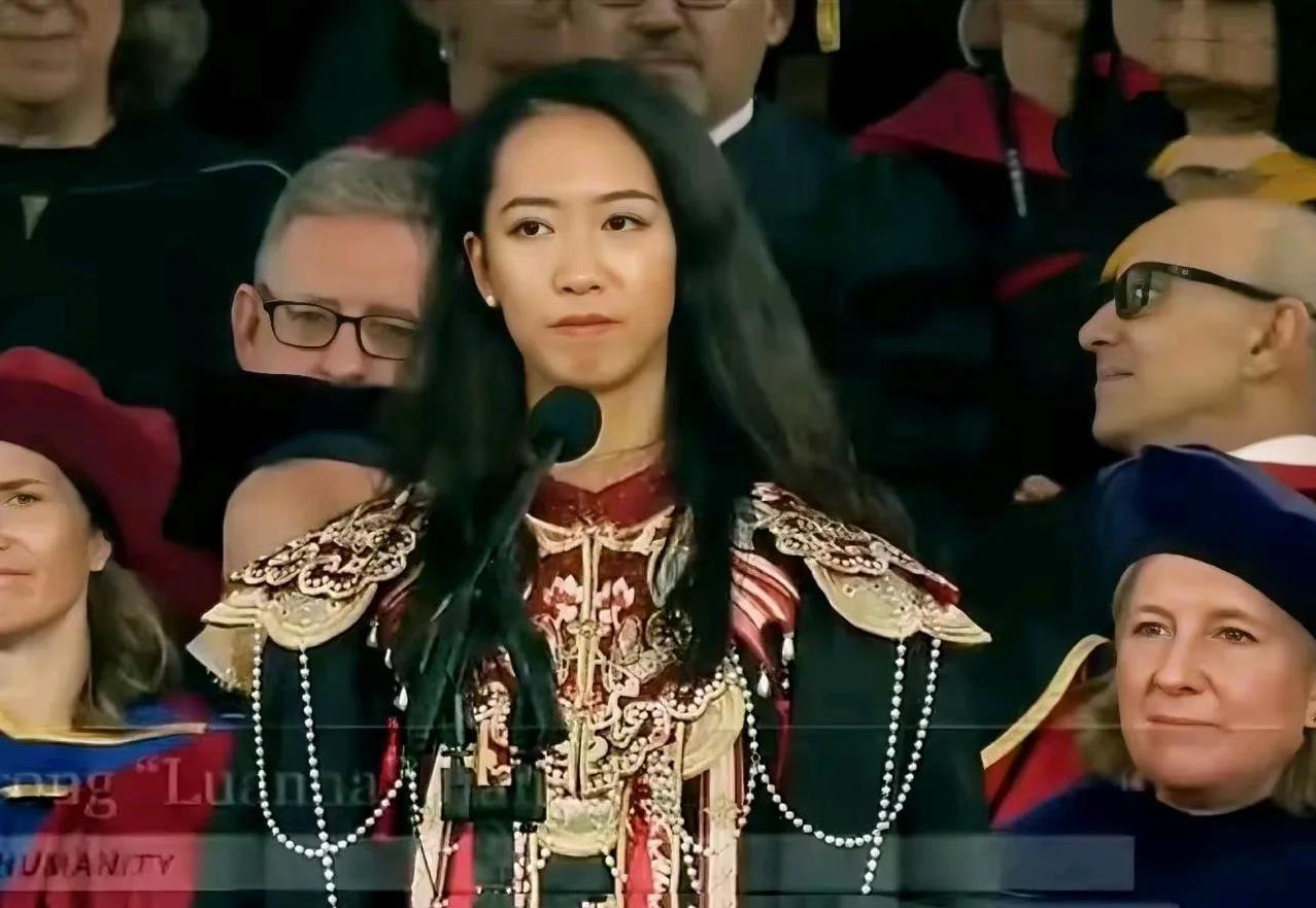 网传此女生是哈佛大学女生，中文名叫蒋雨融，关于她的消息沸沸扬扬，特别是她的一番毕