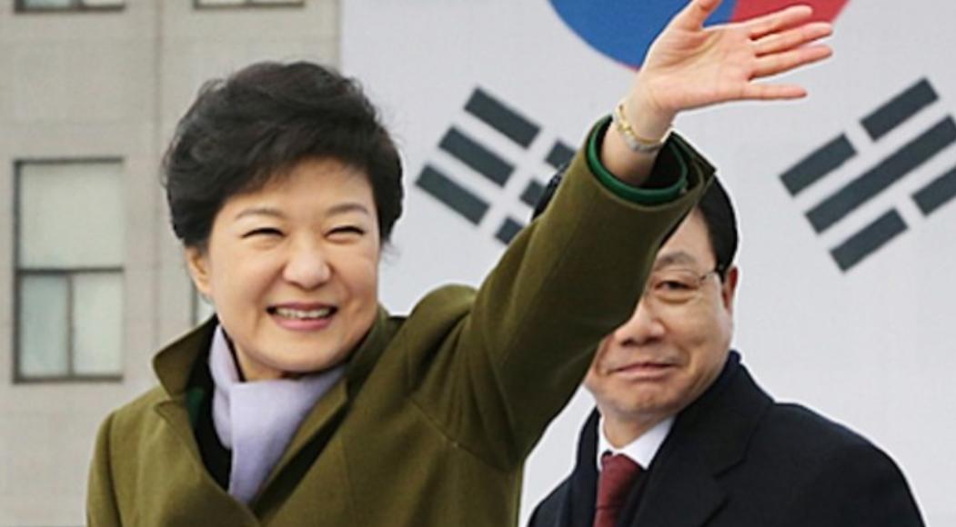 /朴槿惠不是一个聪慧的女人，尤其在大是大非上。就说当年部署“萨德”这事儿，