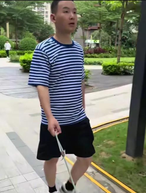 浩男全家停更好几天了，端午节也这么安静，粉丝把他家所有的号都逛一遍，有时一天逛好