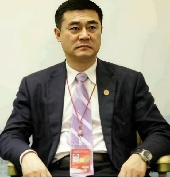 广东深圳的“黑老大”张伟，在狱中做梦都想不到，他曾经时刻佩戴的百达翡丽全球限量版