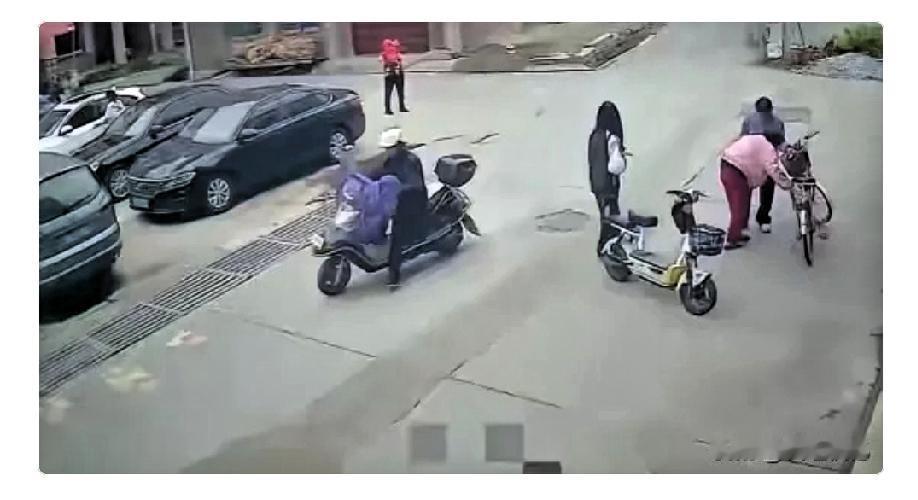 不知道大家发现没？在最近小女孩扶老人被讹诈事件中，我仔细看视频多遍，终于让我发