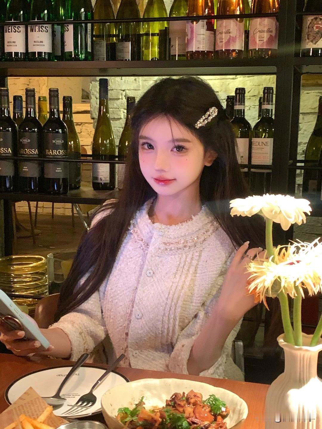 在温馨的餐厅里，享受美食与美酒，生活如此美好。🍷🍜温柔系餐厅