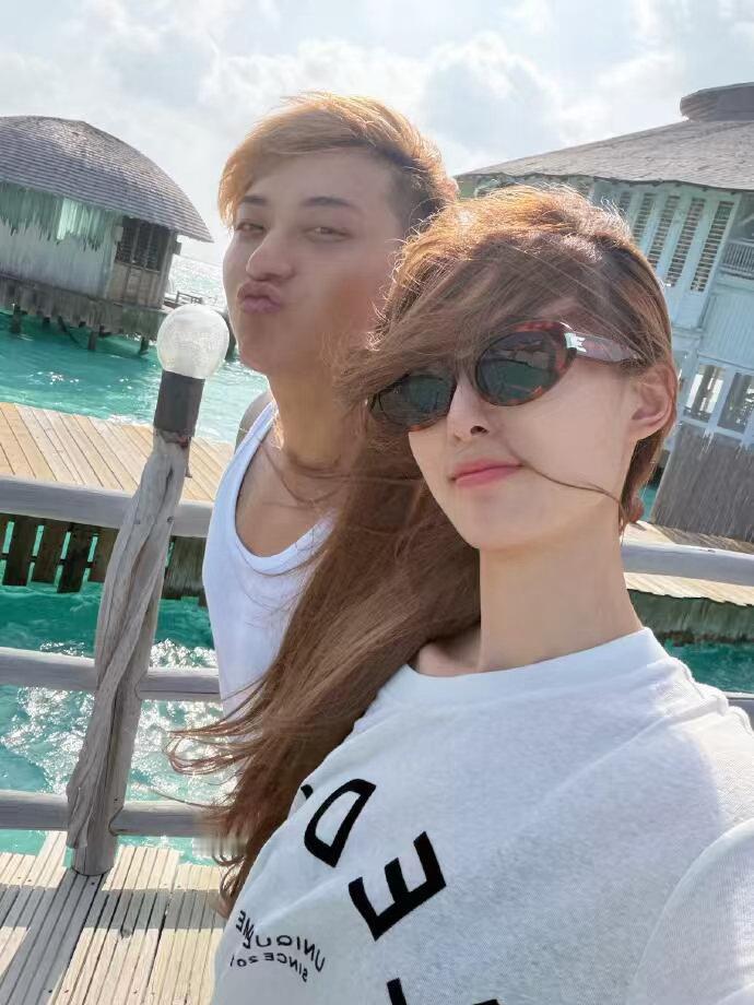 黄子韬徐艺洋的日常也太欢乐了！徐艺洋吐槽黄子韬没押韵走到哪都要即兴押韵，结果被