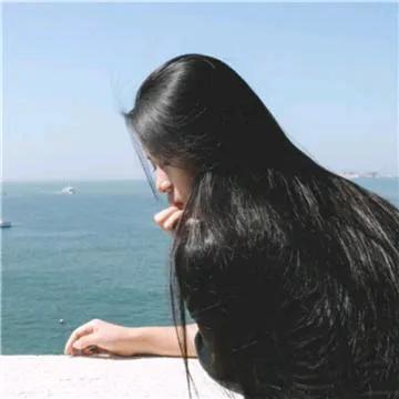 一个女人的幸福源头分三阶段:第一阶段0~25岁，在娘家父母宠着惯着，样样都有；