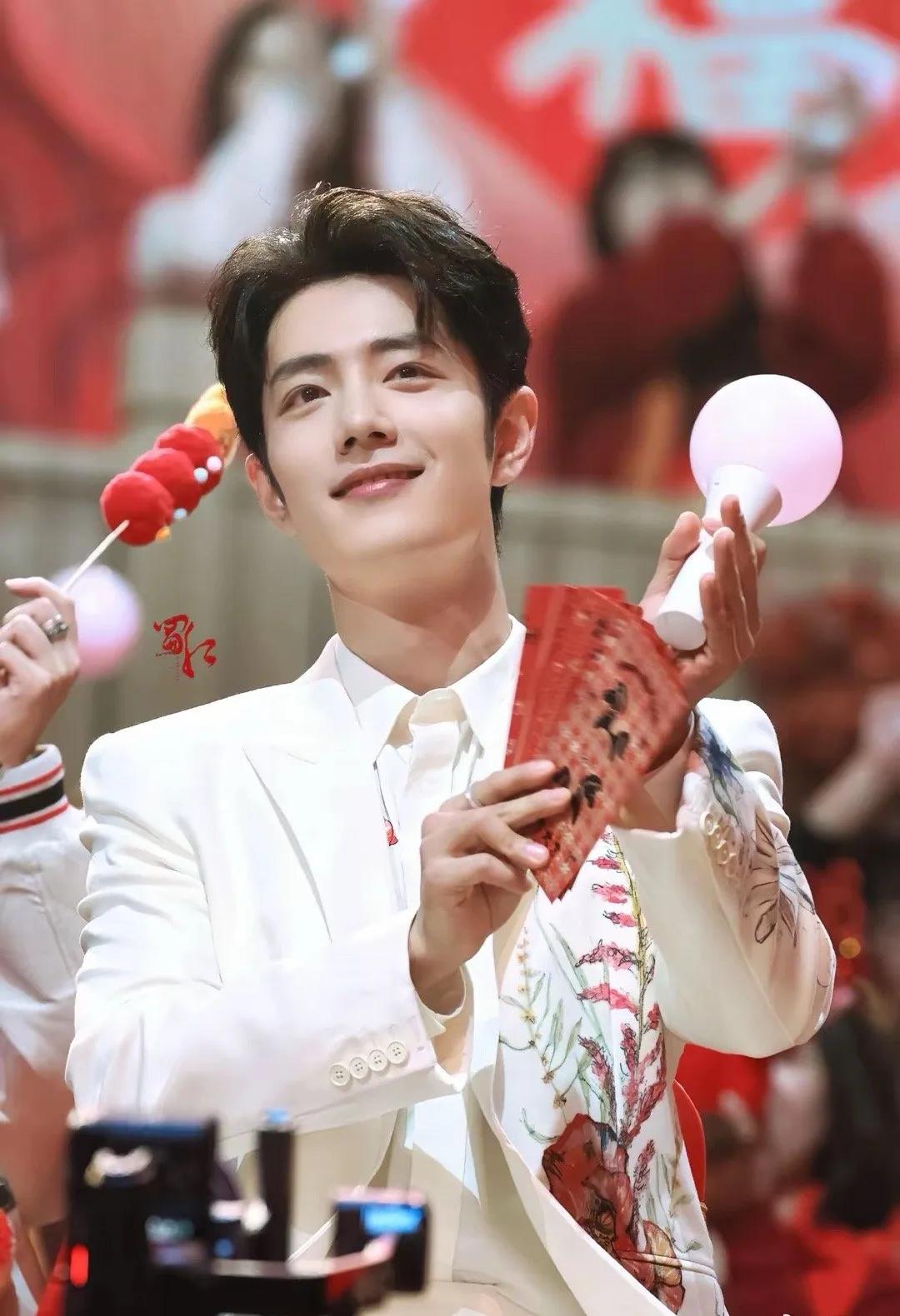 肖战没上央视春晚的原因：档期不允许，央视春晚对艺人的要求很高，必须提前半个月进组