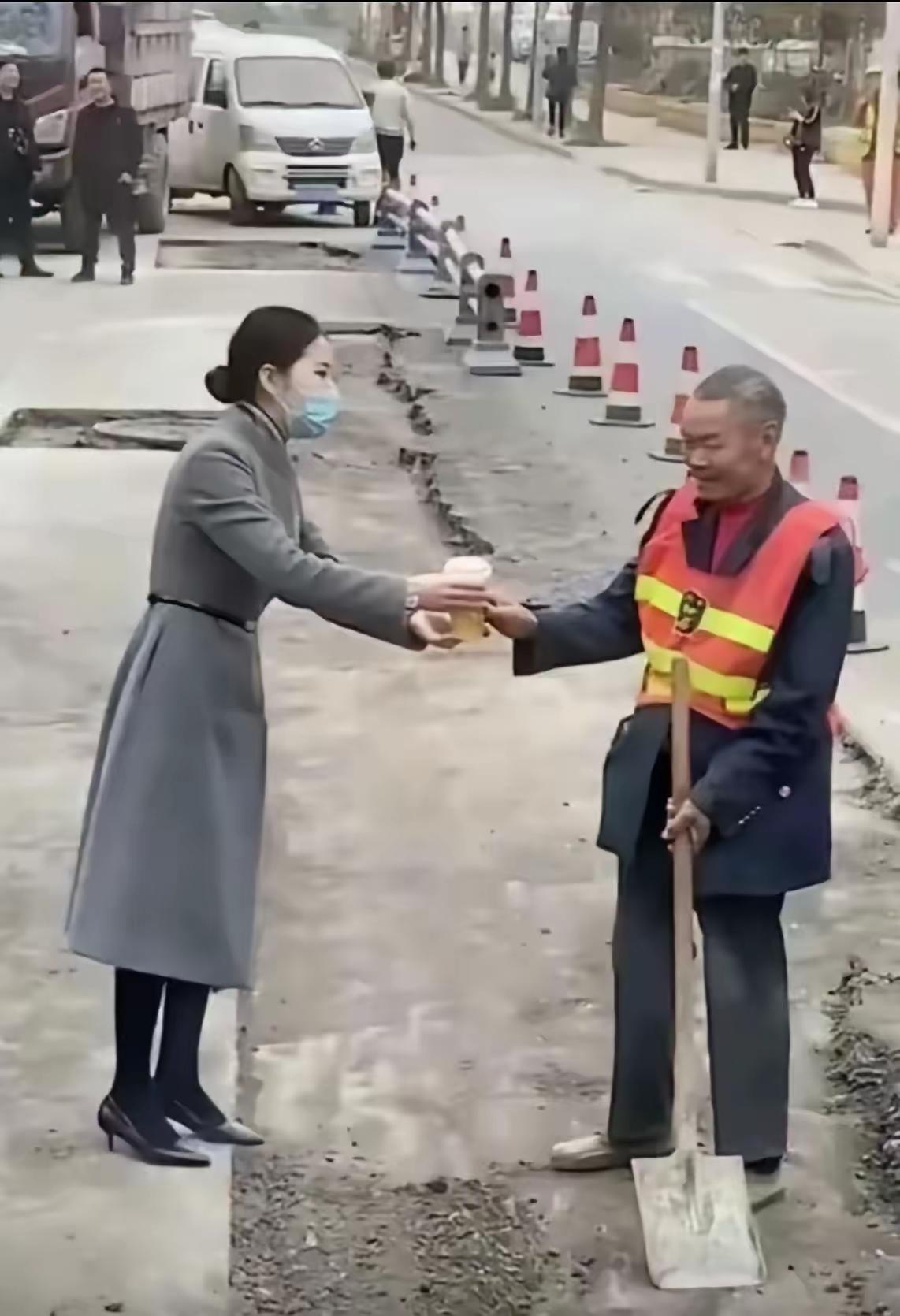 环卫工人，一言难尽[捂脸哭]