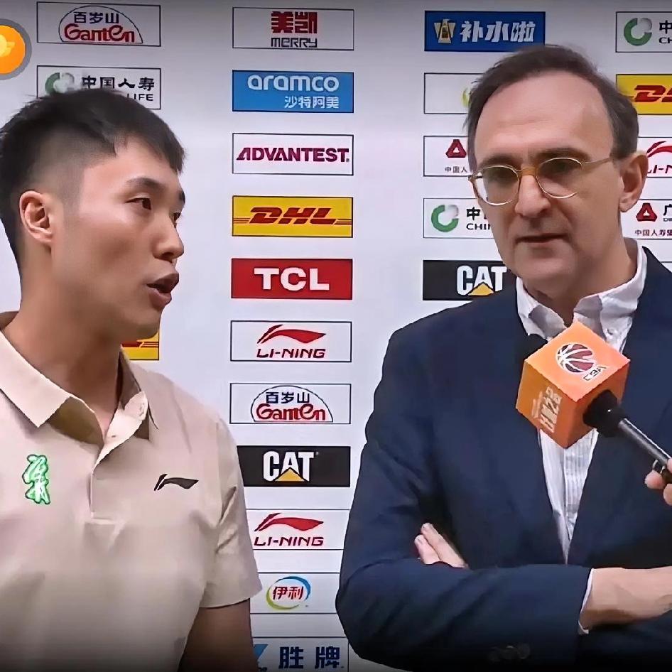 辽篮第二阶段两场比赛打完！你会发现主教练乌戈与前任主教练杨鸣无论是在临场指挥上还
