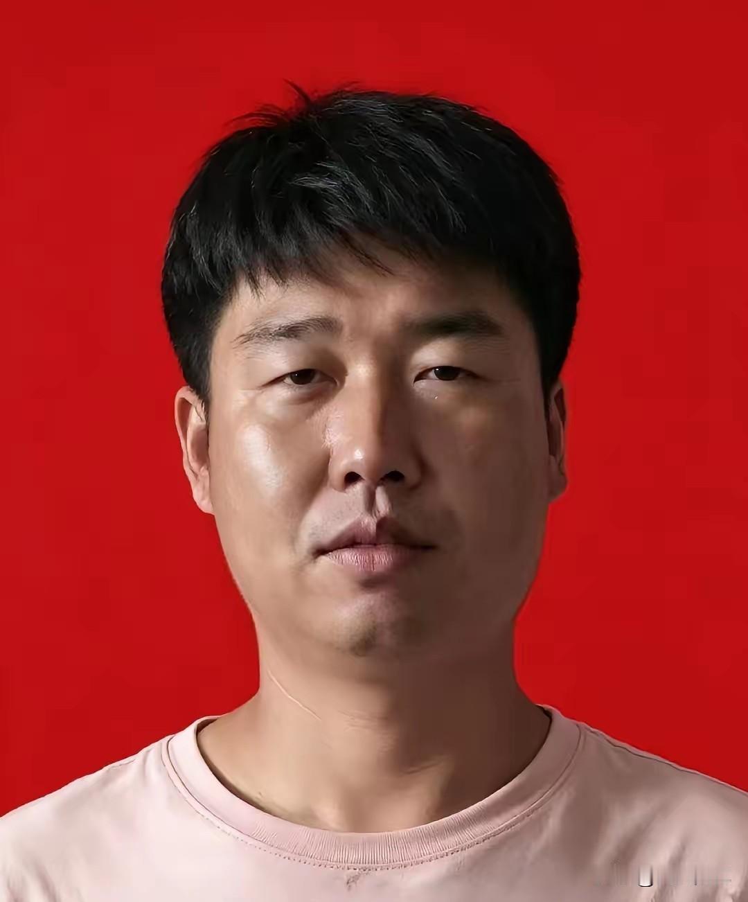 开挖机大哥看任贤齐，先救两条命？说实话，这事真猛。柳忠鹏，36，沈阳开挖机
