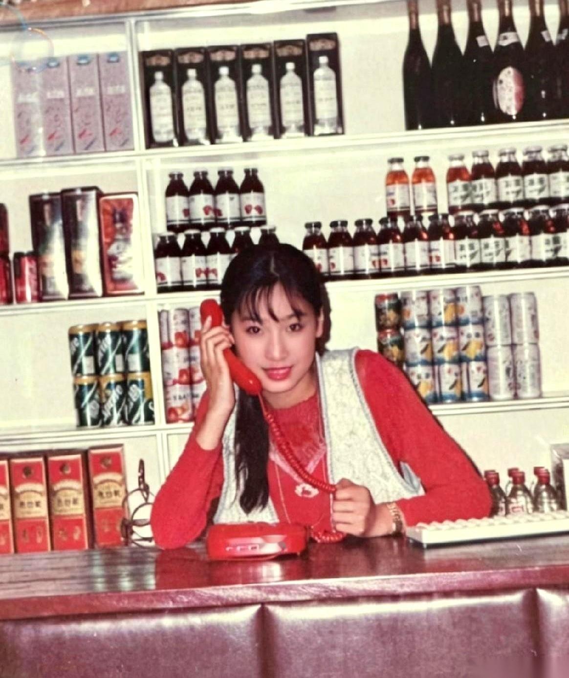 1992年，一个没考上大学的县城姑娘，靠着姑父的关系，进了成都无缝钢管厂的招待