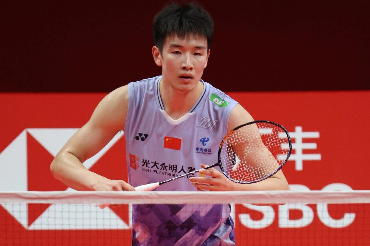 李诗沣真是太令人失望了，在昨天进行的瑞士公开赛男单半决赛上，李师傅两局脆败，0-