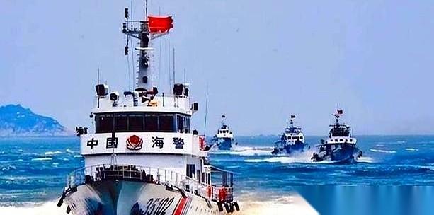 军舰都怼到黄岩岛脸上了，直升机就在咱们海警船上空嗡嗡地转。说实话，刚刷到这新闻