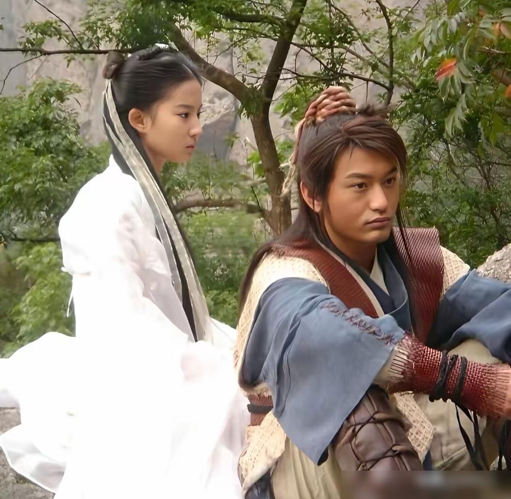 别再吹演技了，刘亦菲版小龙女的封神，根本不是“演”出来的。那是少女骨子里的那股“