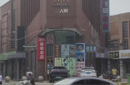 据说，欧洲的小偷居然达成了一种共识：中国人的钱包可以偷，但中国人的手机绝对不能碰