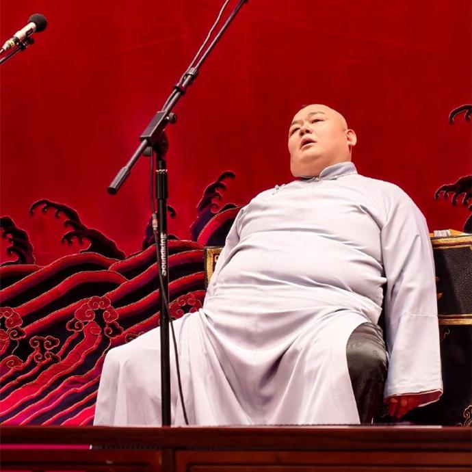 杨鹤通上海演《扒马褂》，处罚当晚就登台，杨鹤通心态一般人比不了！德云四队在上海德