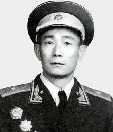 1938年，日军占领祁县后，汉奸们积极为日军效力，陈赓指示干掉几个汉奸震慑败类，