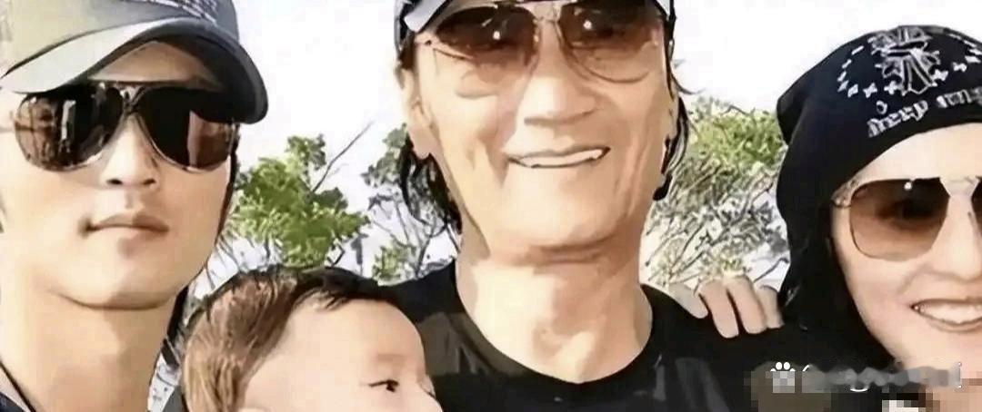 藏了7年！张柏芝终于说出实话：为何宁愿冤枉谢霆锋，也不敢公开三胎生父。当谢贤对