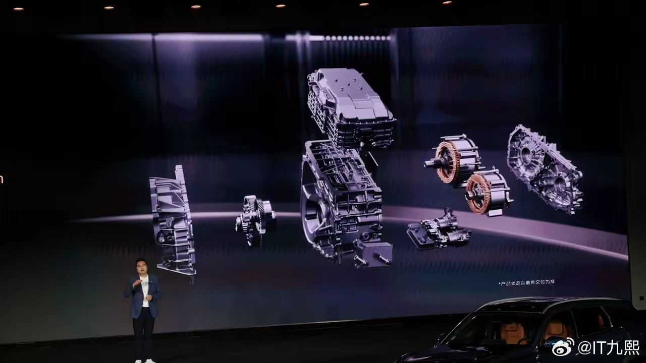 看完吉利发布会，再回味比亚迪的技术秀，感觉这两家的路线挺有意思的。比亚迪主打颠覆