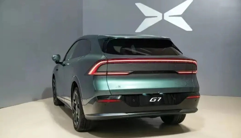 小鹏的方向偏了汽车，主要卖点是设计、价格、性能、安全、可靠性等。作为电车