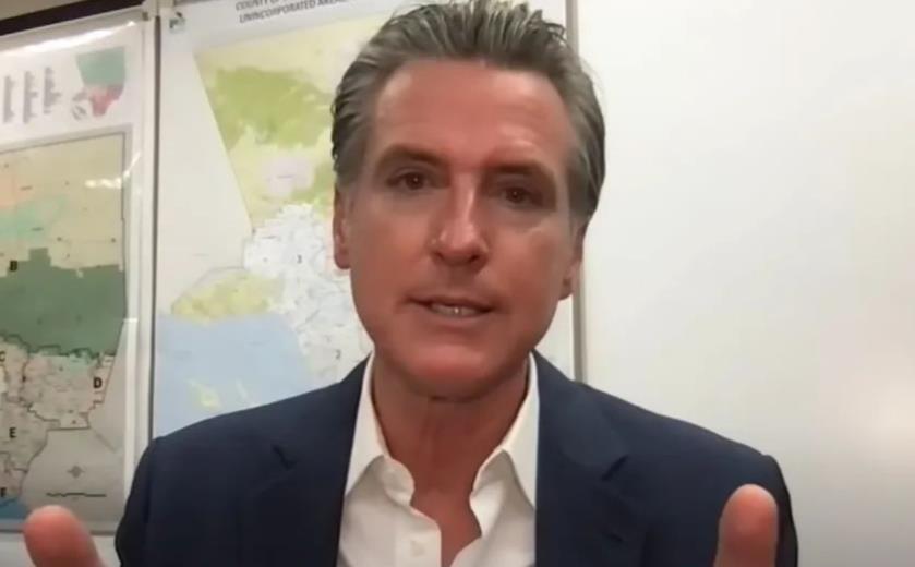 加州州长纽森宣布起诉特朗普政府，理由是联邦强行调走州警卫队，还想撤销加州空气治理