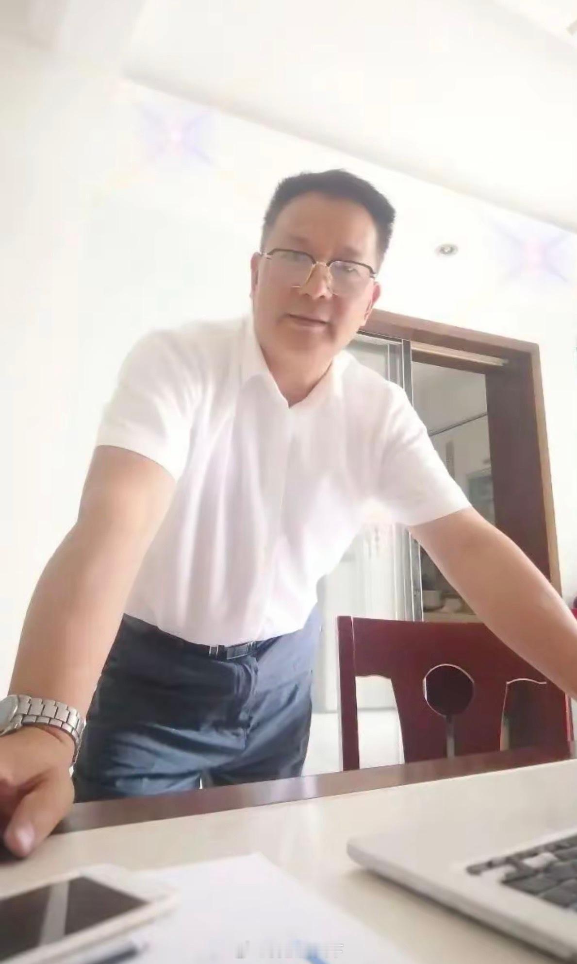 西安赛格西安身边事自从严总离开后，西安赛格彻底乱成了一锅粥。赛格商场一遇到事情