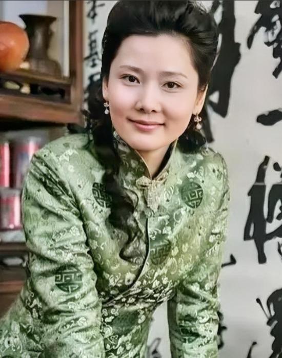 何赛飞说：“为了让我老公有一种踏实感，我的名下是没有一分钱的，我在外头工作，我就